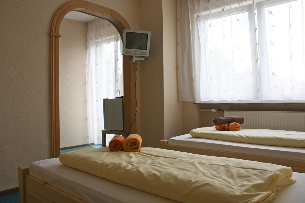 Gaestehaus Am Heuss-Platz Erlangen Habitación foto